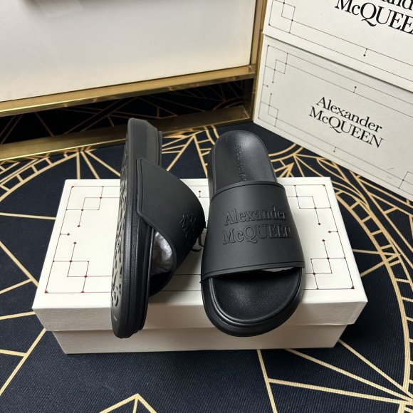 Alexander McQueen - Мужские шлепанцы сланцы GTL_1004AM8 Alexander McQueen - Мужские шлепанцы сланцы GTL_1004AM8