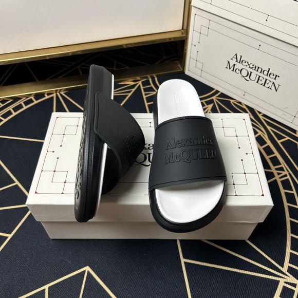 Alexander McQueen - Женские шлепанцы сланцы GTL_1004AM7W Alexander McQueen - Женские шлепанцы сланцы GTL_1004AM7W