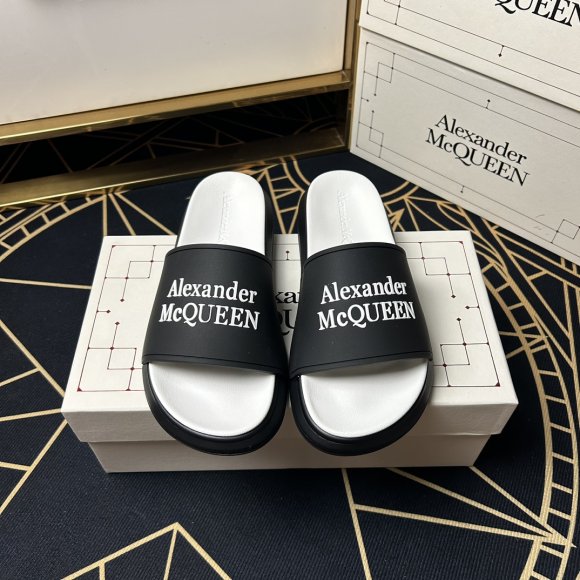 Alexander McQueen - Женские шлепанцы сланцы GTL_1004AM7W Alexander McQueen - Женские шлепанцы сланцы GTL_1004AM7W