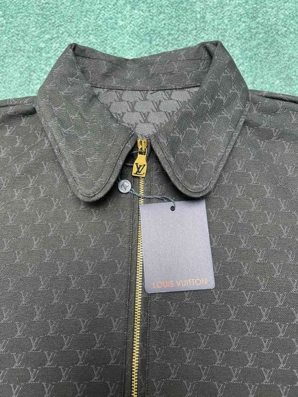 Louis Vuitton - Мужская куртка ветровка DZ_2907LV1 Louis Vuitton - Мужская куртка ветровка DZ_2907LV1
