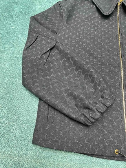 Louis Vuitton - Мужская куртка ветровка DZ_2907LV1 Louis Vuitton - Мужская куртка ветровка DZ_2907LV1