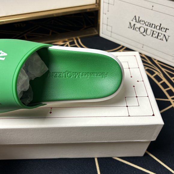 Alexander McQueen - Женские шлепанцы сланцы GTL_1004AM8W Alexander McQueen - Женские шлепанцы сланцы GTL_1004AM8W