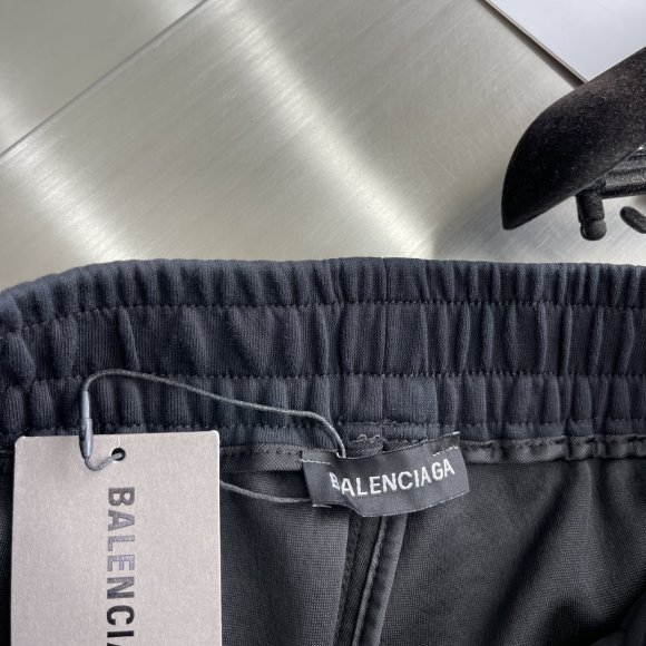 Balenciaga - Мужские шорты TJ_0406BA6 Balenciaga - Мужские шорты TJ_0406BA6