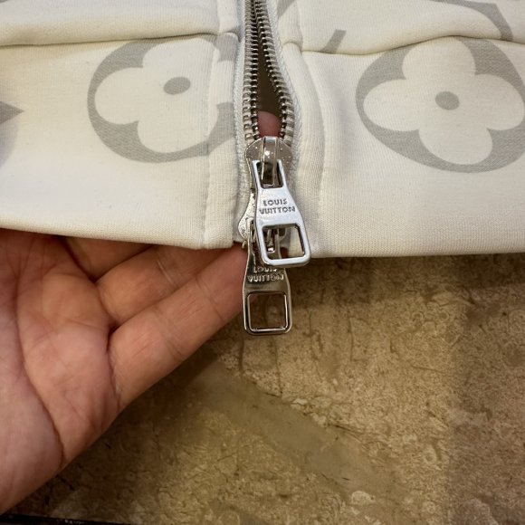 Louis Vuitton - Мужская кофта толстовка MI_0110LV10 Louis Vuitton - Мужская кофта толстовка MI_0110LV10