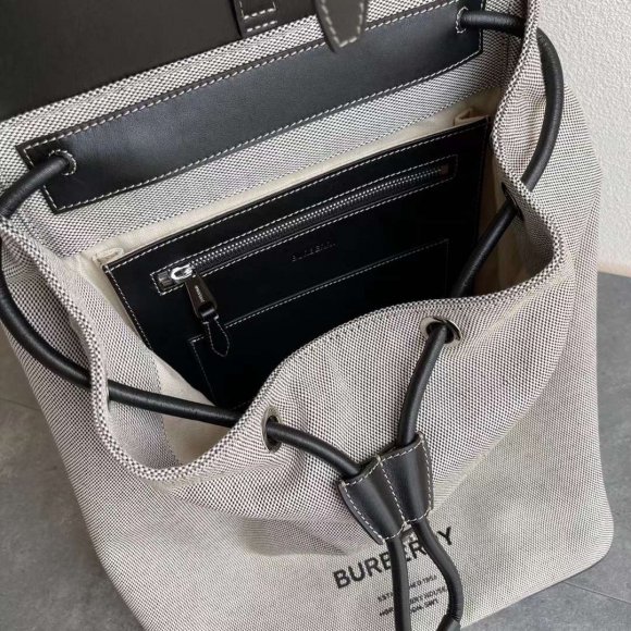 Burberry Pocket Сумка рюкзак BU_3105BU2 Burberry Pocket Сумка рюкзак BU_3105BU2