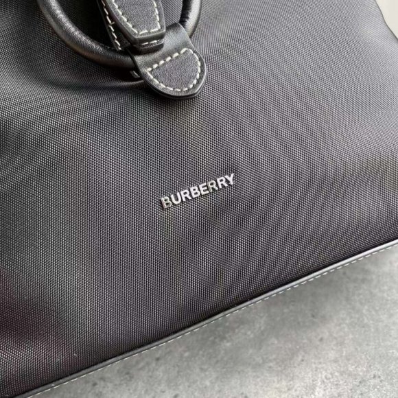 Burberry Pocket Сумка рюкзак BU_3105BU2 Burberry Pocket Сумка рюкзак BU_3105BU2