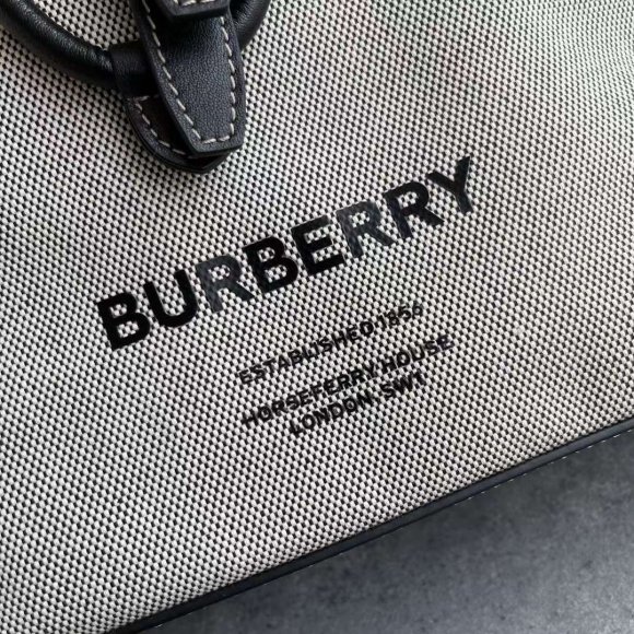 Burberry Pocket Сумка рюкзак BU_3105BU2 Burberry Pocket Сумка рюкзак BU_3105BU2