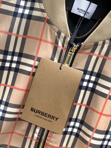 Burberry - Мужская куртка бомбер TI_0209BU3 Burberry - Мужская куртка бомбер TI_0209BU3