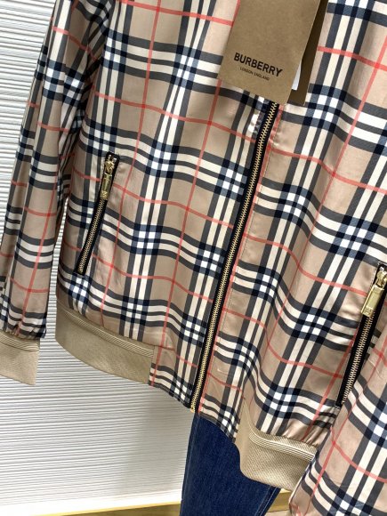 Burberry - Мужская куртка бомбер TI_0209BU3 Burberry - Мужская куртка бомбер TI_0209BU3