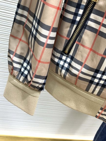 Burberry - Мужская куртка бомбер TI_0209BU3 Burberry - Мужская куртка бомбер TI_0209BU3