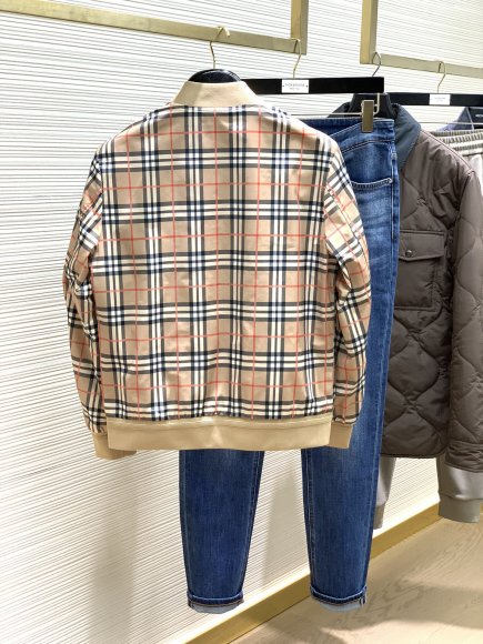 Burberry - Мужская куртка бомбер TI_0209BU3 Burberry - Мужская куртка бомбер TI_0209BU3