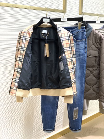 Burberry - Мужская куртка бомбер TI_0209BU3 Burberry - Мужская куртка бомбер TI_0209BU3