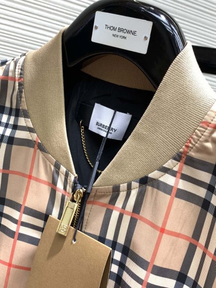 Burberry - Мужская куртка бомбер TI_0209BU3 Burberry - Мужская куртка бомбер TI_0209BU3