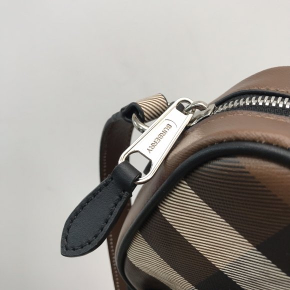 Burberry Сумка мессенджер BU1_2612BU4 Burberry Сумка мессенджер BU1_2612BU4