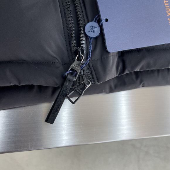 Louis Vuitton - Мужская куртка пуховик TJ_0210LV2 Louis Vuitton - Мужская куртка пуховик TJ_0210LV2