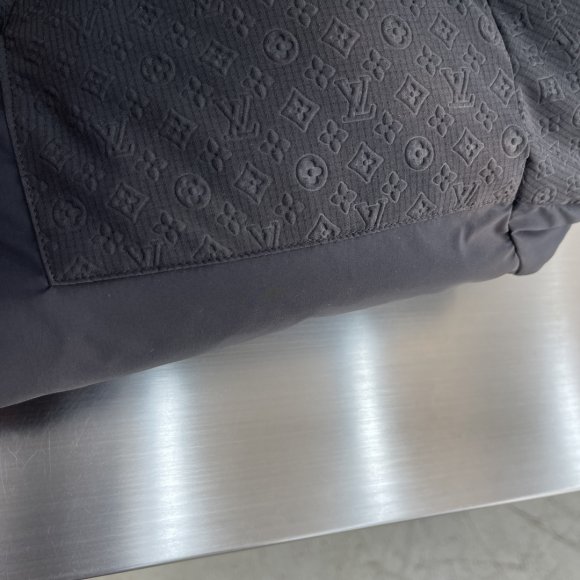 Louis Vuitton - Мужская куртка пуховик TJ_0210LV2 Louis Vuitton - Мужская куртка пуховик TJ_0210LV2