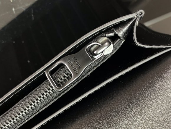 Louis Vuitton Кошелек CN_0505LV1