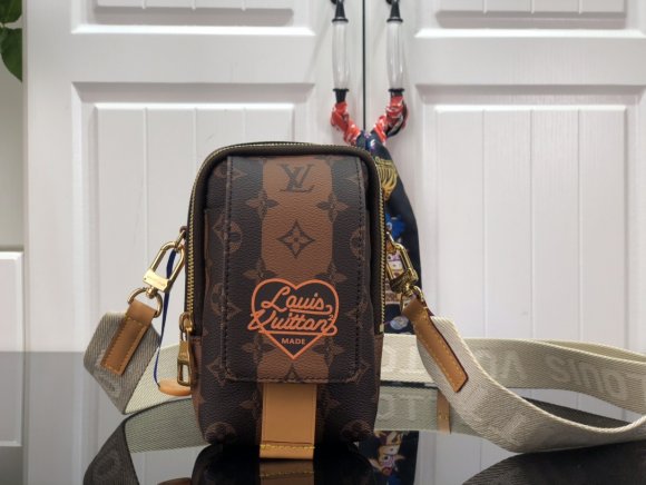 Louis Vuitton коллаборация с Nigo Сумка чехол CN_0604LV2