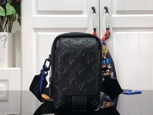 Louis Vuitton коллаборация с Nigo Сумка чехол CN_0604LV2