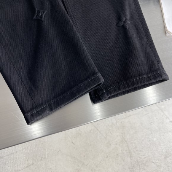 Louis Vuitton - Мужские штаны джинсы TJ_2710LV2 Louis Vuitton - Мужские штаны джинсы TJ_2710LV2