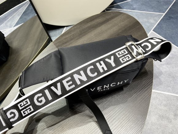 Givenchy Мужская сумка- мессерджер GI_1302GI1