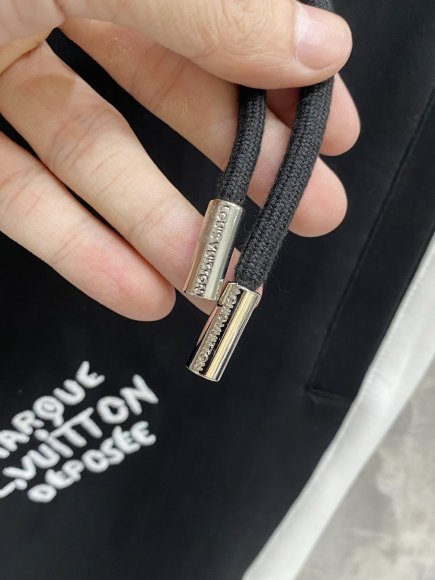 Louis Vuitton - Мужской спортивный костюм DF_2608LV6