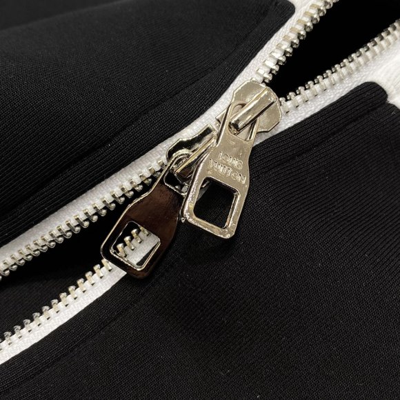 Louis Vuitton - Мужской спортивный костюм DF_2608LV6