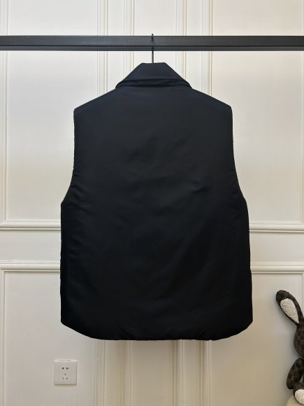 Prada - Мужской жилет пуховик KN_1510PR3 Prada - Мужской жилет пуховик KN_1510PR3