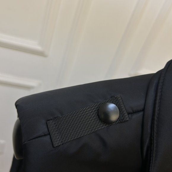 Prada - Мужской жилет пуховик KN_1510PR3 Prada - Мужской жилет пуховик KN_1510PR3