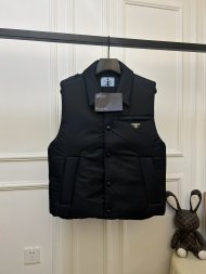 Prada - Мужской жилет пуховик KN_1510PR3