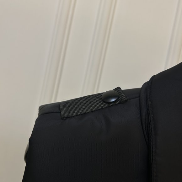 Prada - Мужской жилет пуховик KN_1510PR3 Prada - Мужской жилет пуховик KN_1510PR3