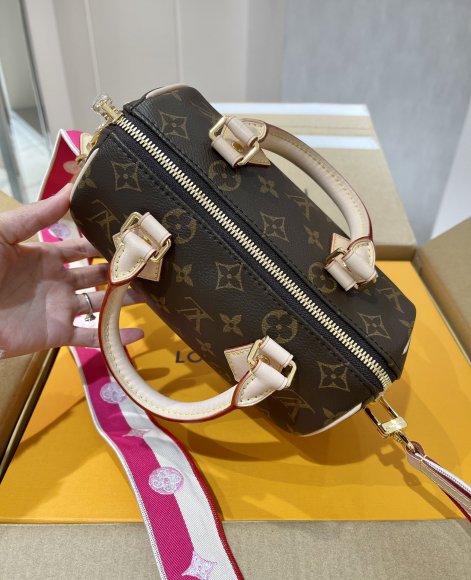 Louis Vuitton Speedy Bandouliere 20 Женская сумка LL_0302LV2 Louis Vuitton Speedy Bandouliere 20 Женская сумка LL_0302LV2