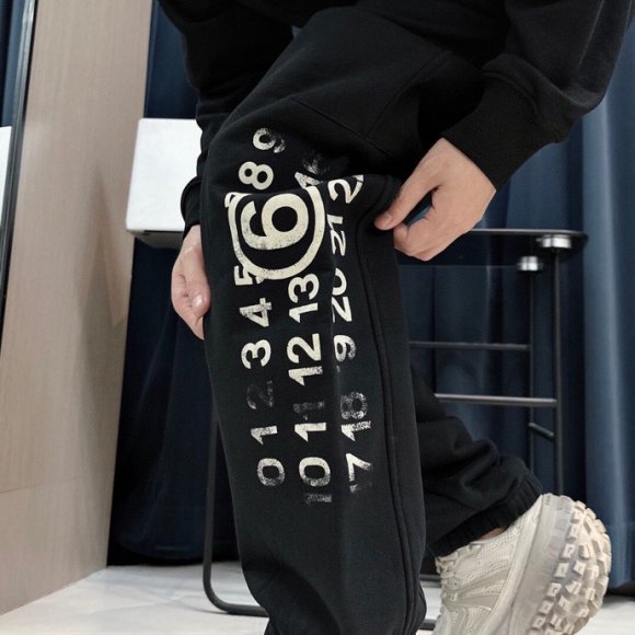 Maison Margiela MM6 - Мужские спортивные штаны AH_1811MM2 Maison Margiela MM6 - Мужские спортивные штаны AH_1811MM2