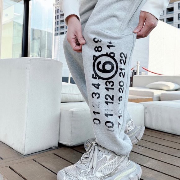 Maison Margiela MM6 - Мужские спортивные штаны AH_1811MM2 Maison Margiela MM6 - Мужские спортивные штаны AH_1811MM2