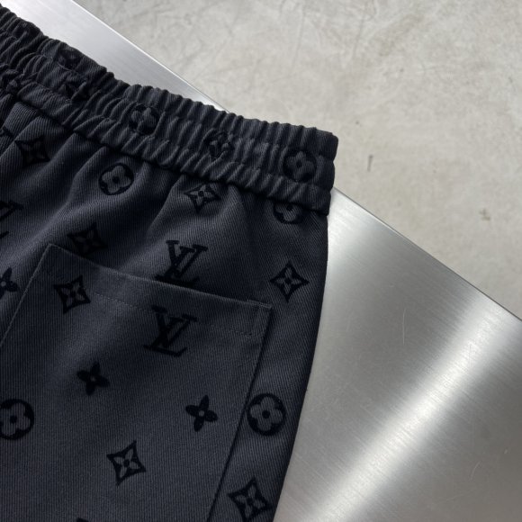Louis Vuitton - Мужские шорты TJ_0506LV2