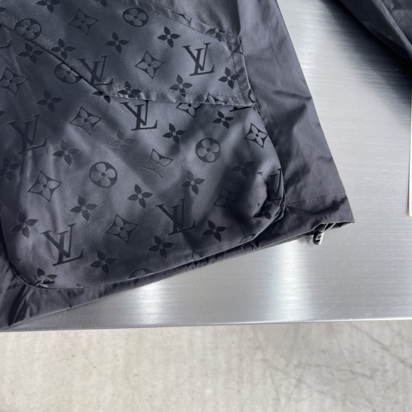 Louis Vuitton - Мужская куртка ветровка TJ_0210LV6 Louis Vuitton - Мужская куртка ветровка TJ_0210LV6