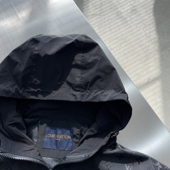 Louis Vuitton - Мужская куртка ветровка TJ_0210LV6 Louis Vuitton - Мужская куртка ветровка TJ_0210LV6