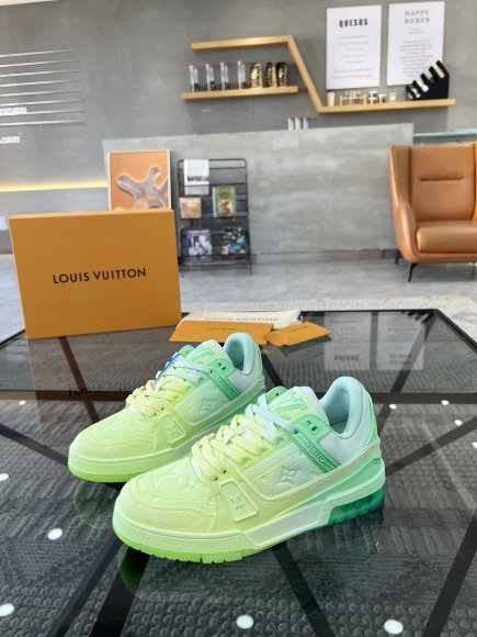 Louis Vuitton - Женские кроссовки RU_1406LV1 Louis Vuitton - Женские кроссовки RU_1406LV1