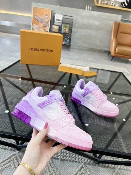 Louis Vuitton - Женские кроссовки RU_1406LV1 Louis Vuitton - Женские кроссовки RU_1406LV1