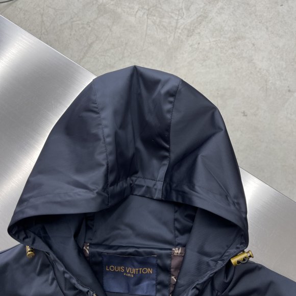 Louis Vuitton - Мужская куртка ветровка TJ_0210LV7 Louis Vuitton - Мужская куртка ветровка TJ_0210LV7