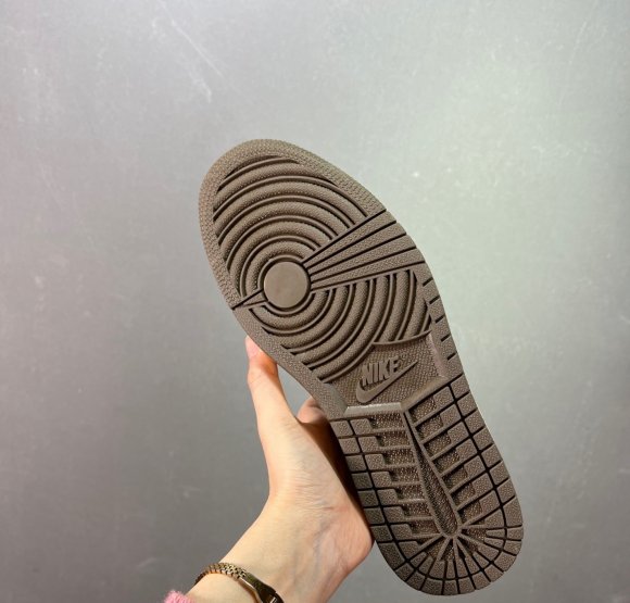 Nike Jordan 1 & Travis Scott Женские кроссовки ZO_2501NI2W Nike Jordan 1 & Travis Scott Женские кроссовки ZO_2501NI2W