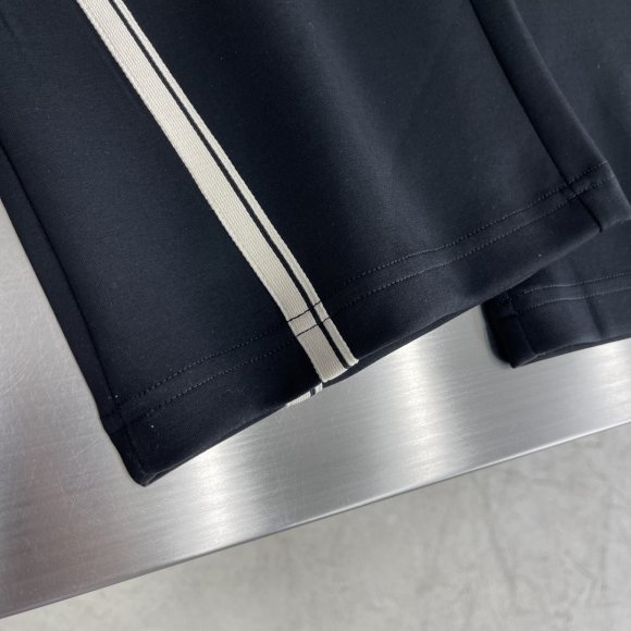 Louis Vuitton - Мужские спортивные штаны TJ_2205LV2 Louis Vuitton - Мужские спортивные штаны TJ_2205LV2