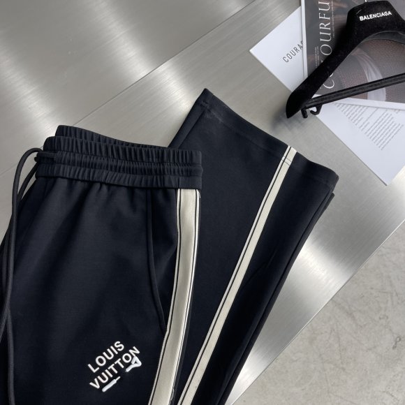 Louis Vuitton - Мужские спортивные штаны TJ_2205LV2 Louis Vuitton - Мужские спортивные штаны TJ_2205LV2