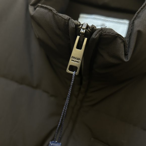 Prada - Мужской жилет пуховик KN_1510PR6 Prada - Мужской жилет пуховик KN_1510PR6