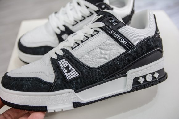 Louis Vuitton - Женские кроссовки PH_2104LV1W