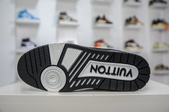 Louis Vuitton - Женские кроссовки PH_2104LV1W