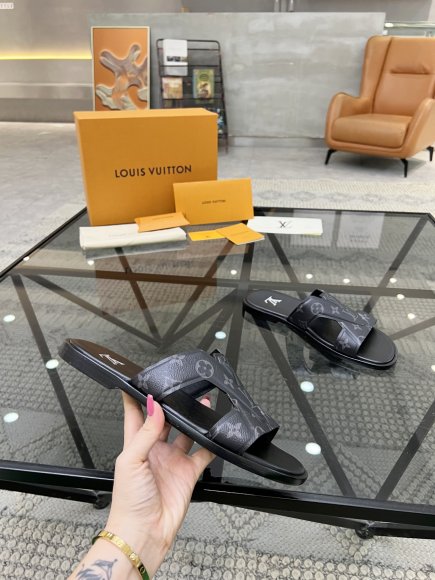 Louis Vuitton - Мужские шлепанцы RU_2106LV2 Louis Vuitton - Мужские шлепанцы RU_2106LV2