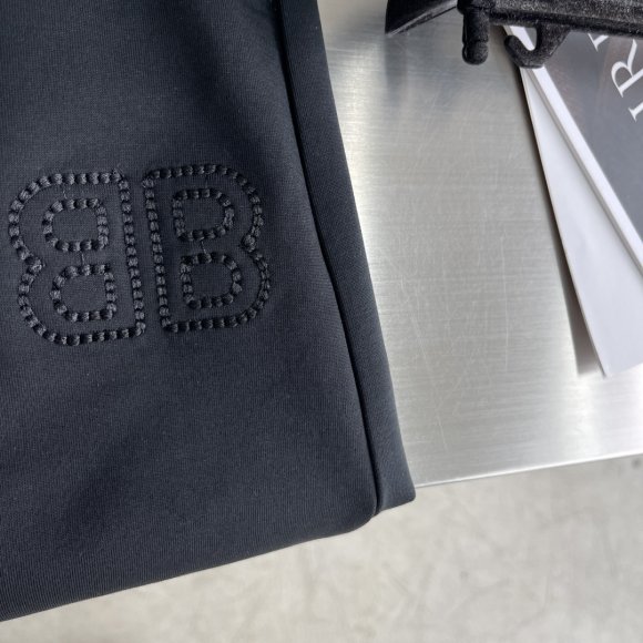 Balenciaga - Мужские шорты TJ_0506BA6 Balenciaga - Мужские шорты TJ_0506BA6