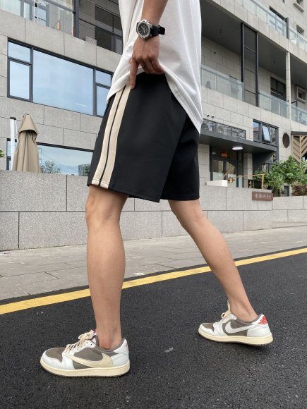 Palm Angels - Мужские шорты LE_2606PA1 Palm Angels - Мужские шорты LE_2606PA1