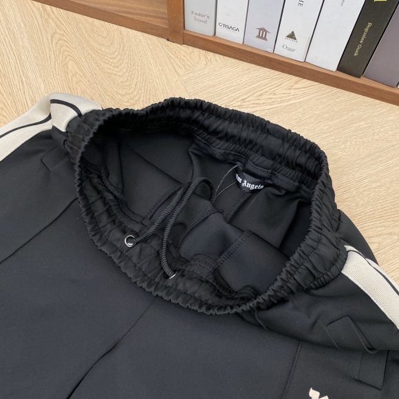 Palm Angels - Мужские шорты LE_2606PA1 Palm Angels - Мужские шорты LE_2606PA1